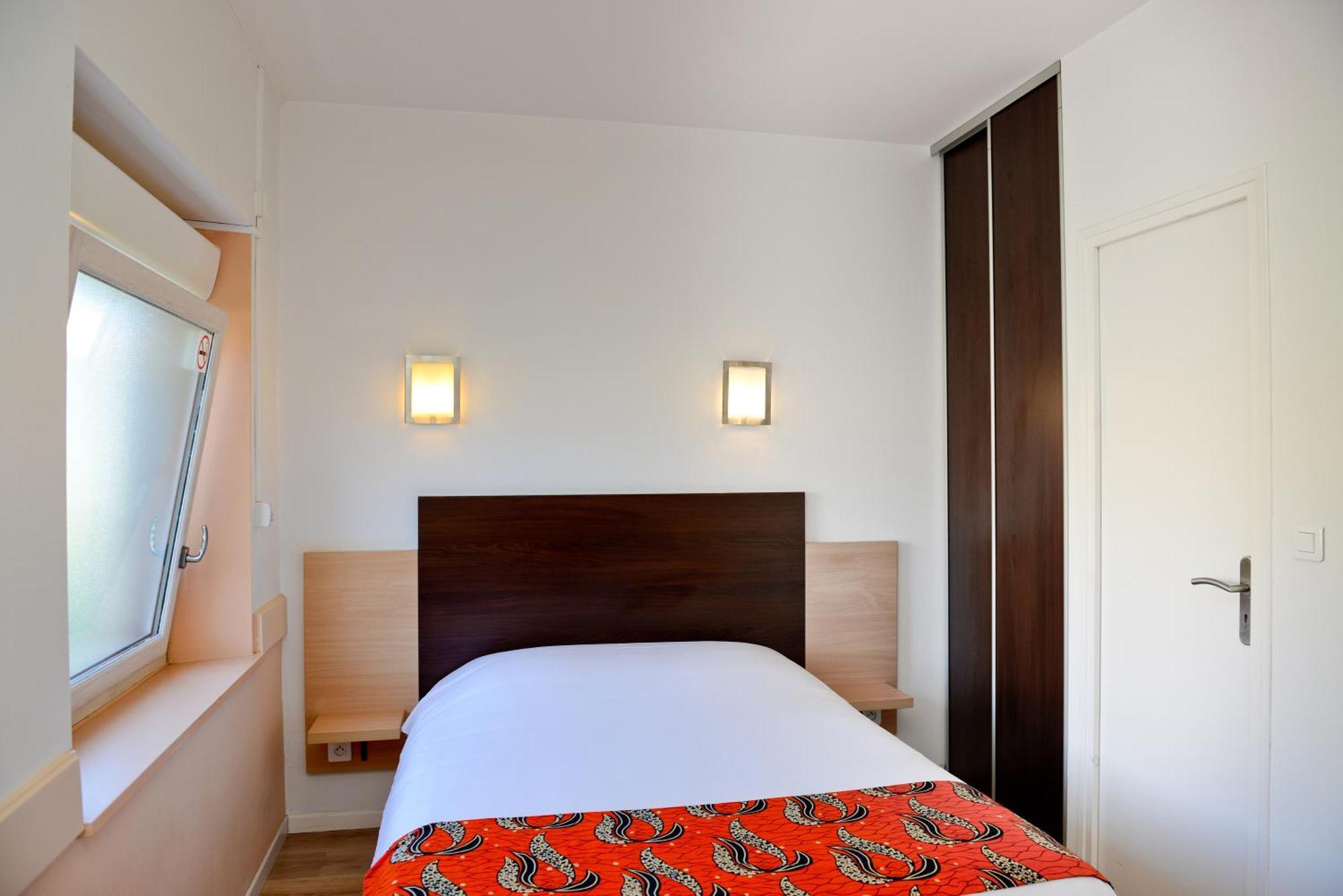 Logis Hostellerie Du Neez Gan Exterior photo