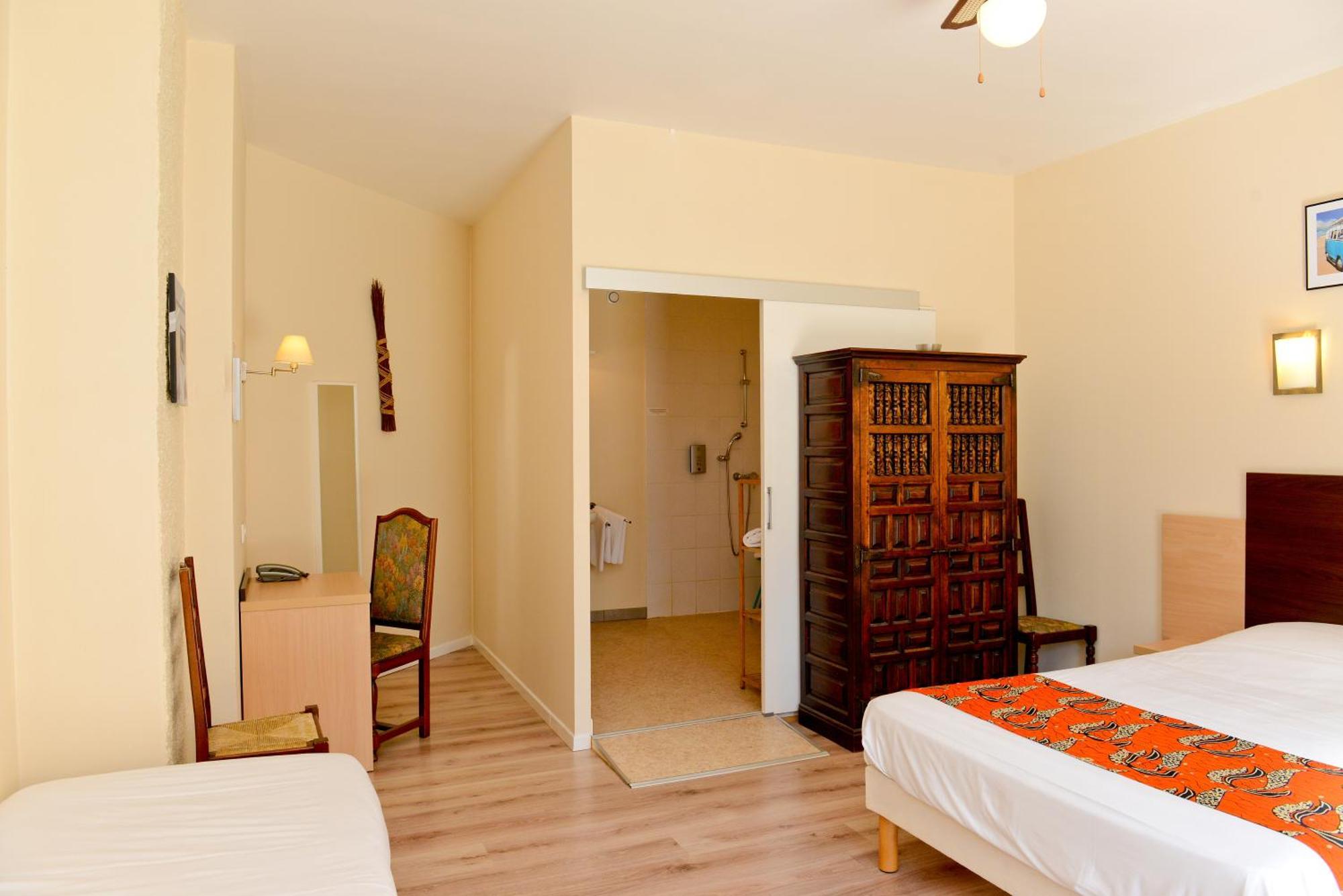 Logis Hostellerie Du Neez Gan Exterior photo